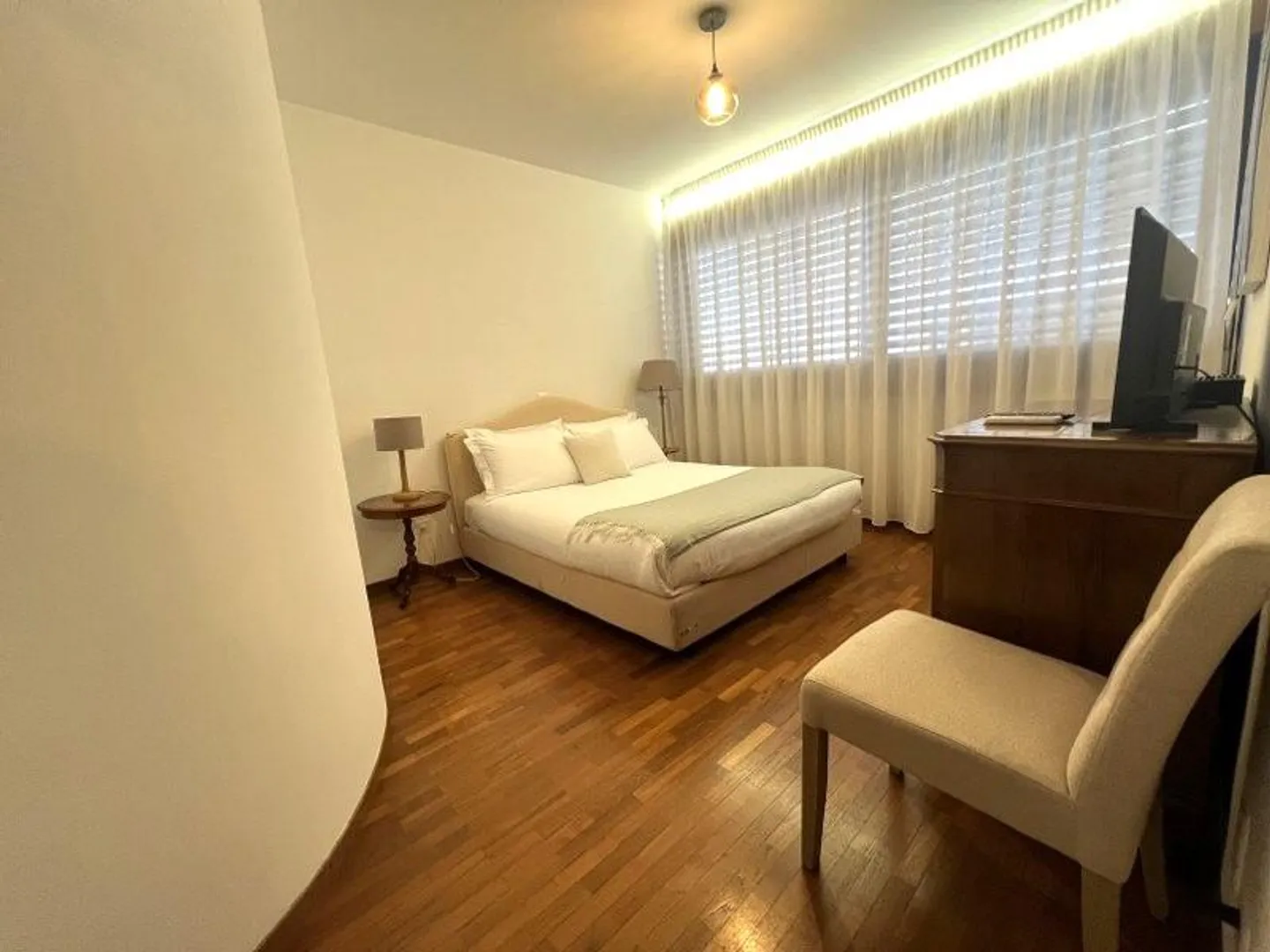 ELEGANTE MÖBLIERTE 4,5-ZIMMER-WOHNUNG MIT TERRASSEN UND AUSSICHT... - Foto 8 von 13