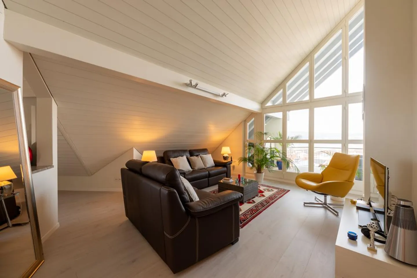 Vivre au-dessus des toits de Steckborn ! Vue sur le lac garantie ! - Photo 2 sur 7