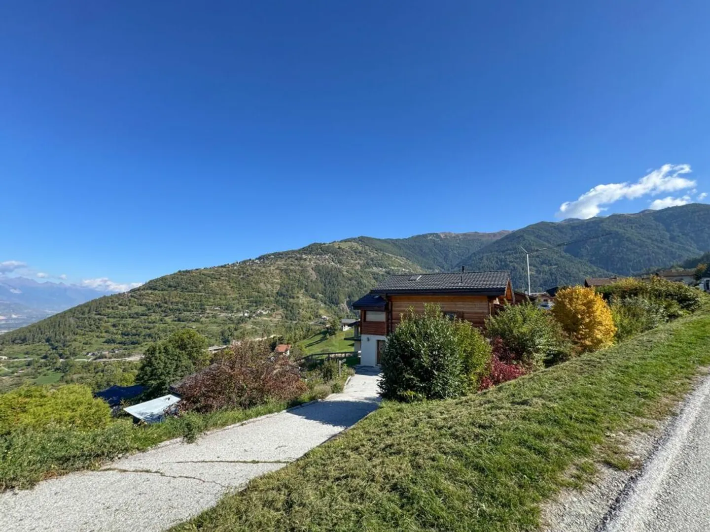 Chalet and building plot for 2 to 3 additional units. - Photo 1 of 24