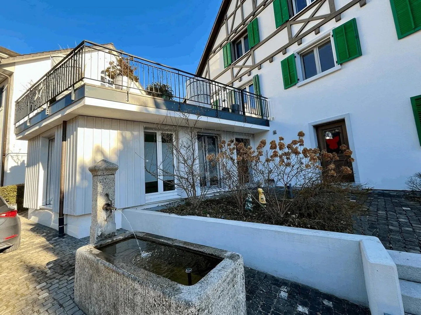 IDEAL FOR COSMETICS, HAIRDRESSER ETC. INCLUDING PARKING - Photo 1 of 6