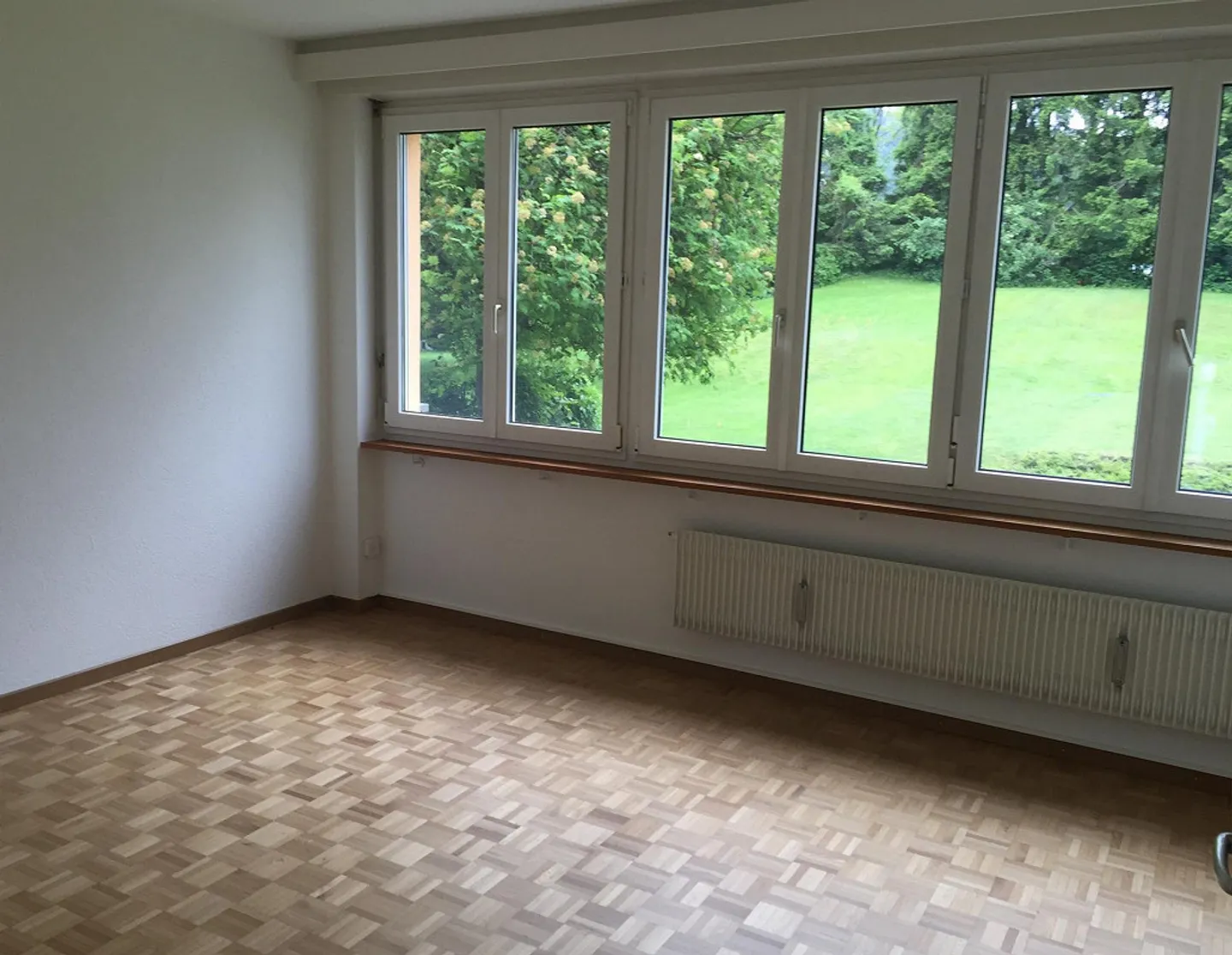 Charming Studio near Train Station - Photo 2 of 6