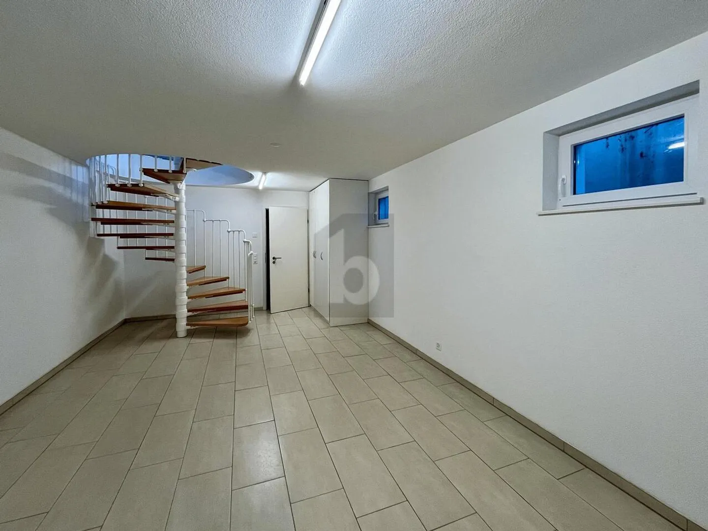 IDEAL FOR COSMETICS, HAIRDRESSER ETC. INCLUDING PARKING - Photo 4 of 6