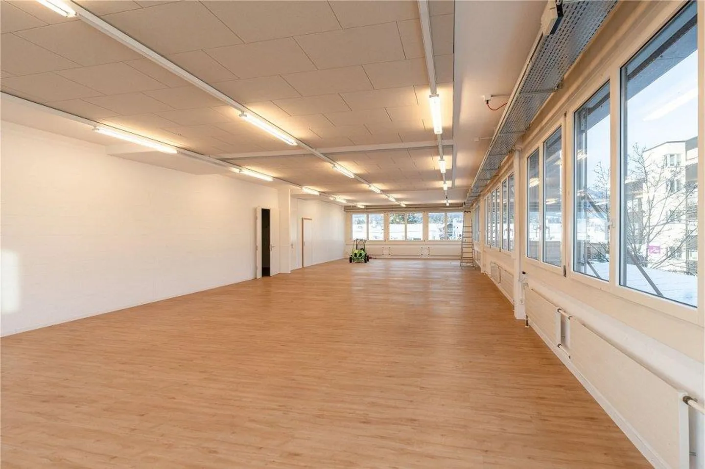 Modern Office Space from 40 m² to 188 m² in Prime Location – Flexibly Design - Photo 2 of 8