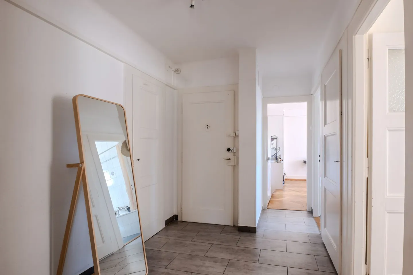 Appartement spacieux avec balcon - Photo 2 sur 12