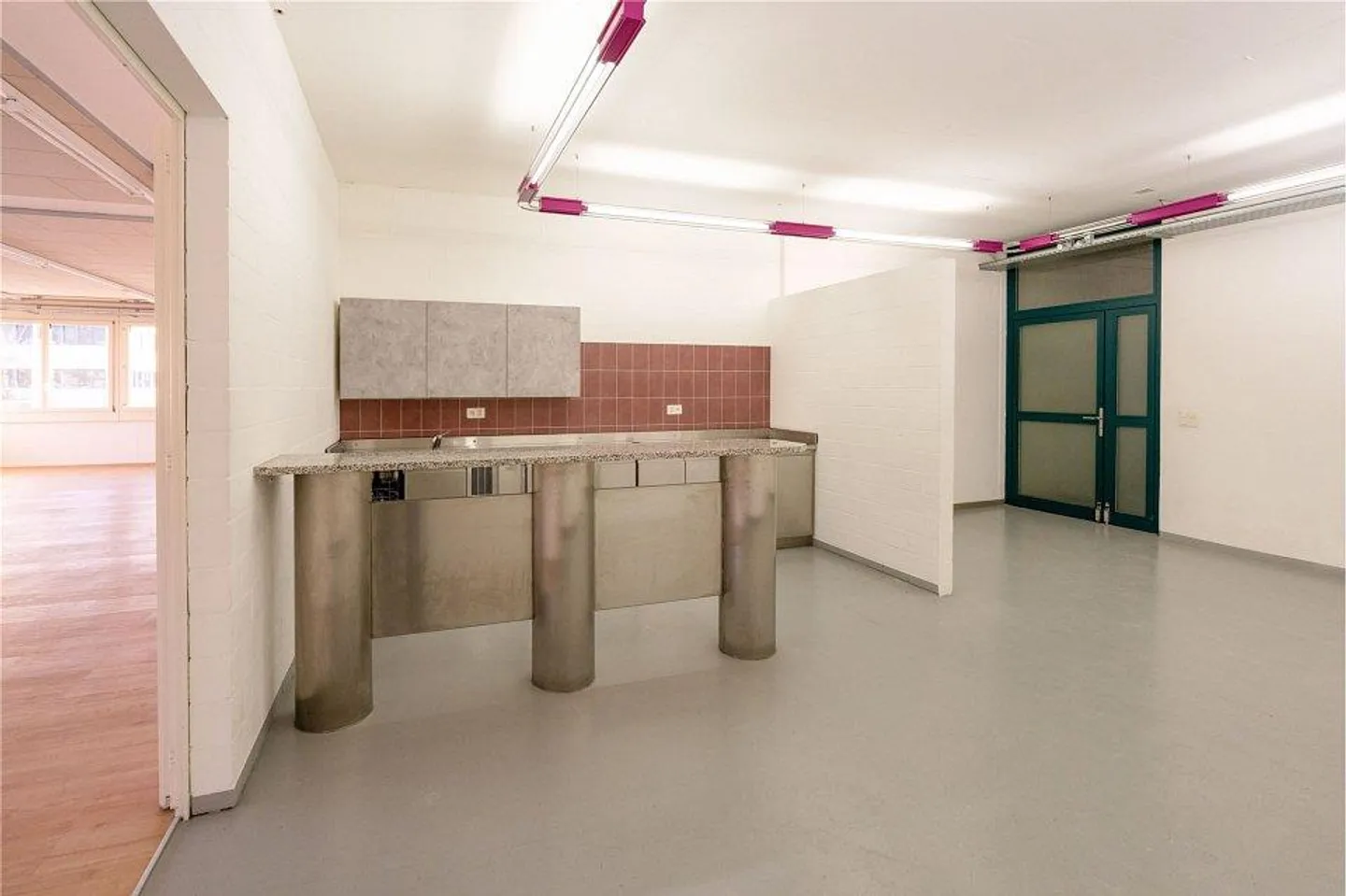 Modern Office Space from 40 m² to 188 m² in Prime Location – Flexibly Design - Photo 5 of 8