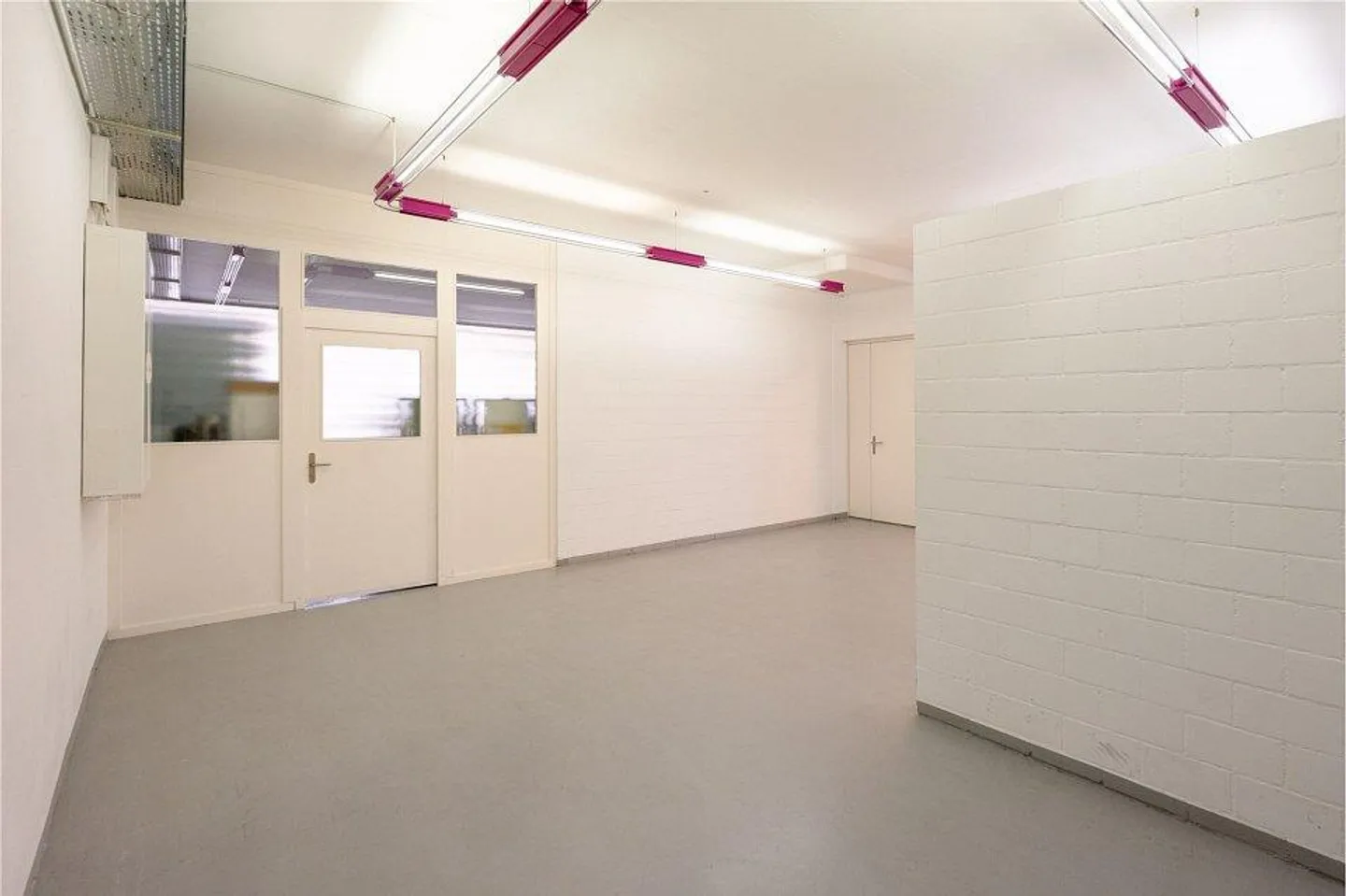 Modern Office Space from 40 m² to 188 m² in Prime Location – Flexibly Design - Photo 7 of 8