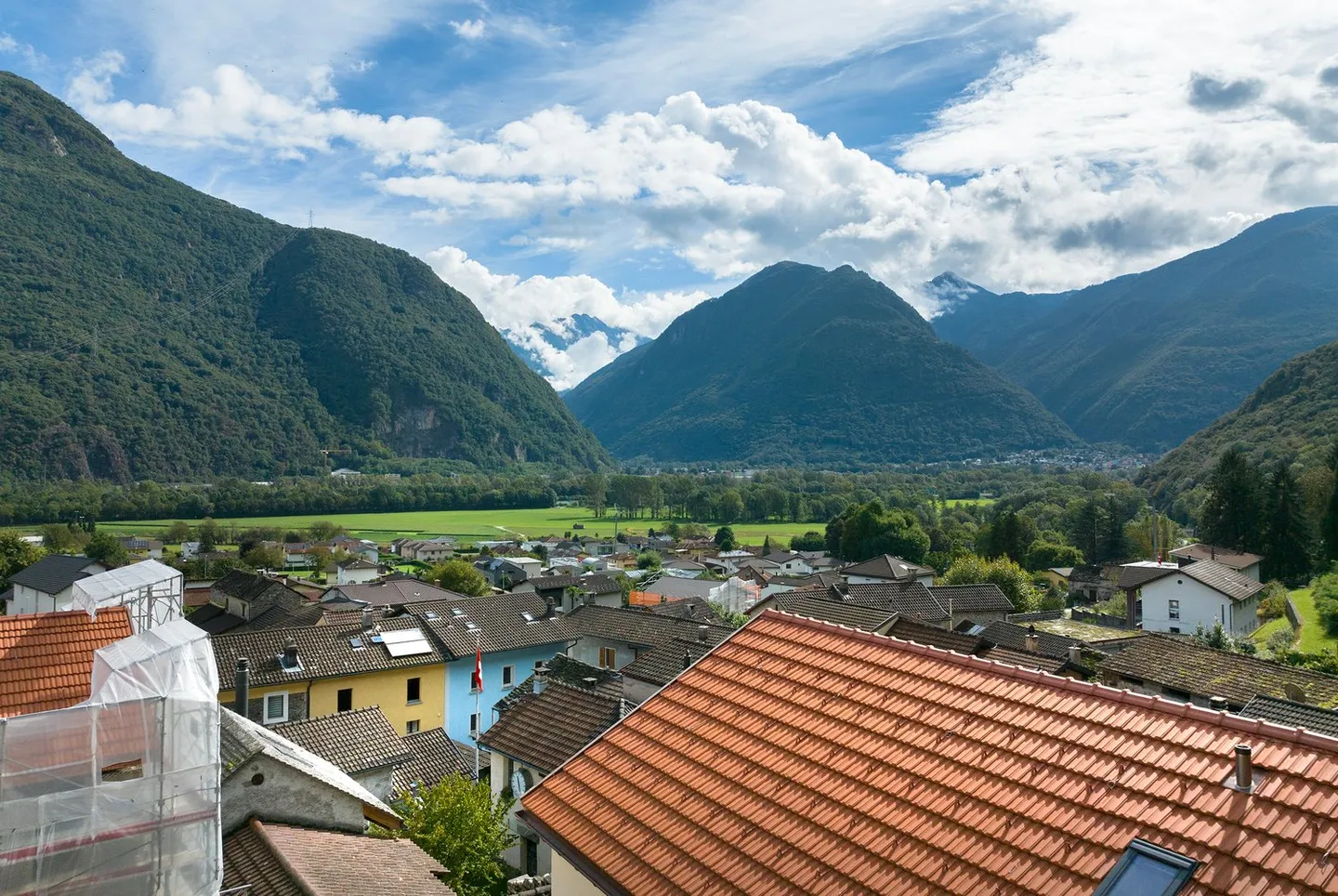 New and modern Minergie-P-ECO apartment - Photo 3 of 7