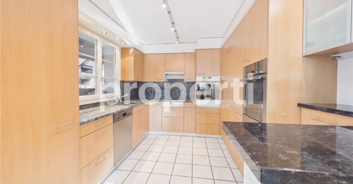 Spacious living on two levels with fireplace, winter garden and plenty of privacy - Photo 4 of 12