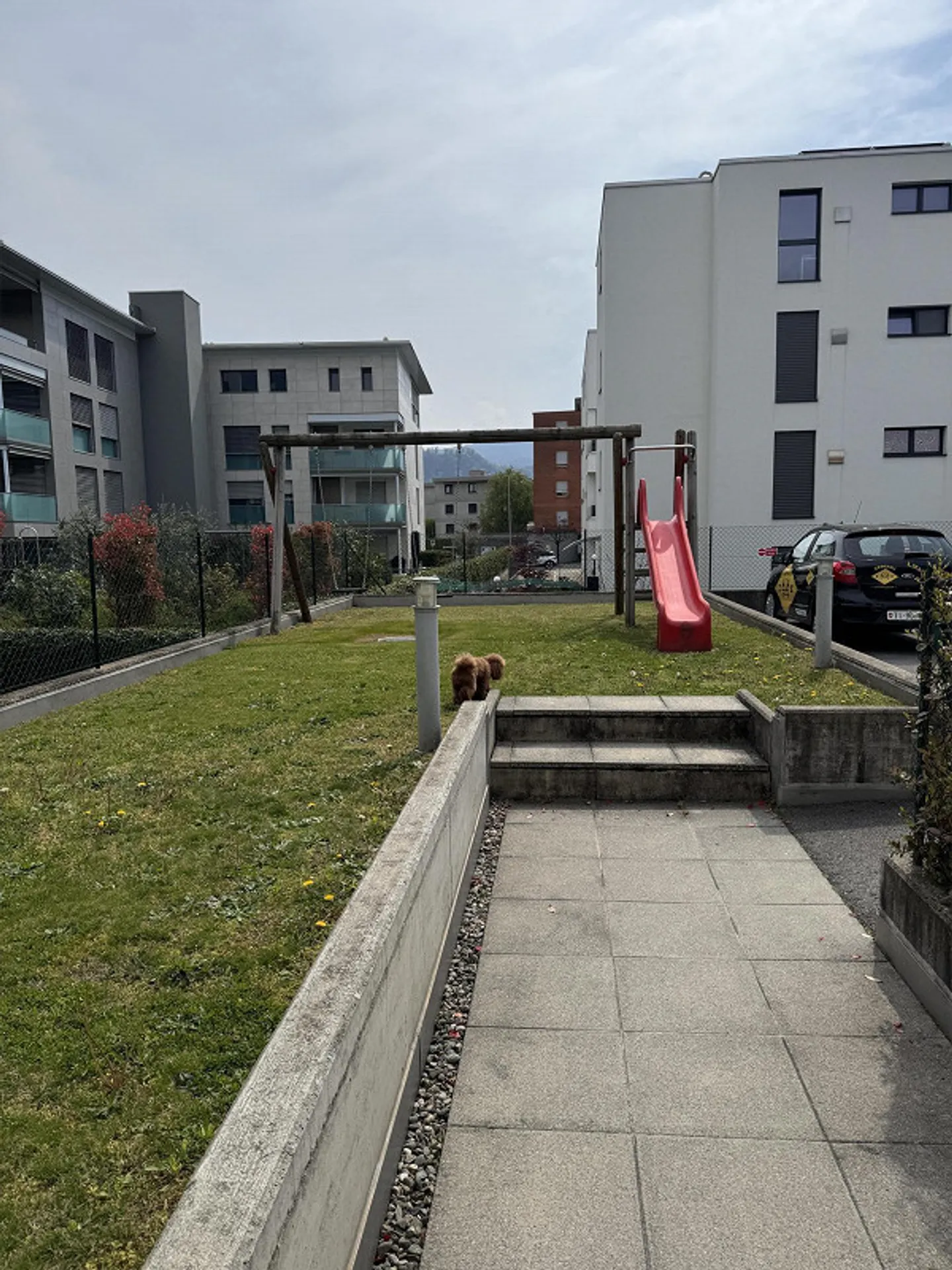 Bright top-floor apartment with two terraces, open view and double parking, in a quiet area just steps from the lake - Photo 25 of 28