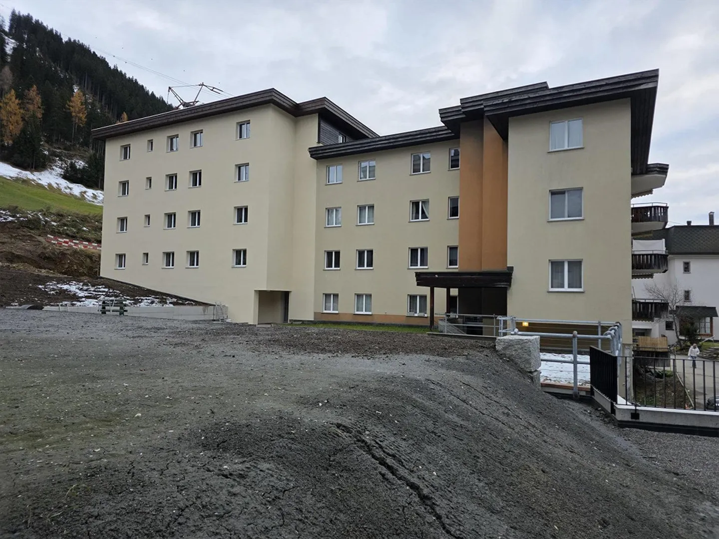 Première occupation : Appartement lumineux de 3,5 pièces dans un emplacement privilégié à Davos Platz - Photo 1 sur 13