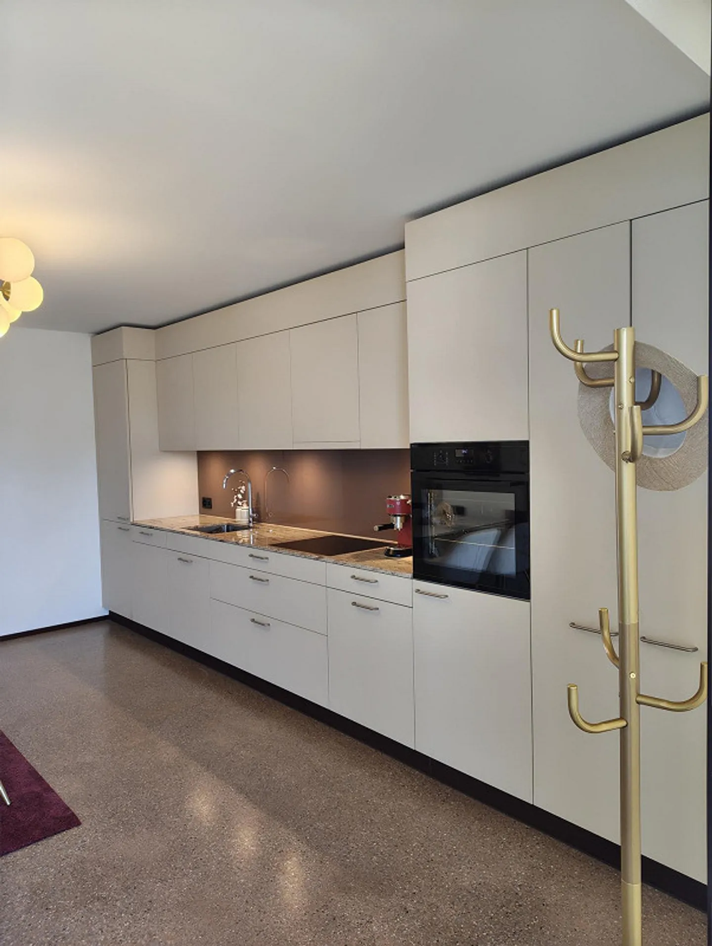 Moderne 3.5-Zimmer-Wohnung mit Loggia - Foto 2 von 23