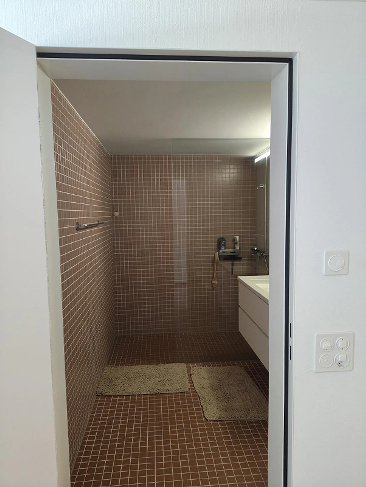 Moderne 3.5-Zimmer-Wohnung mit Loggia - Foto 6 von 23