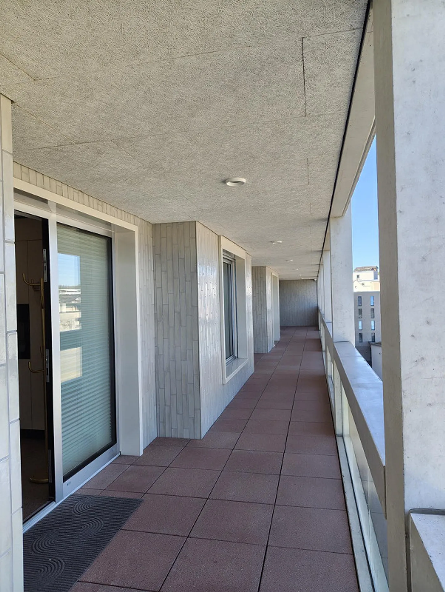 Moderne 3.5-Zimmer-Wohnung mit Loggia - Foto 7 von 23