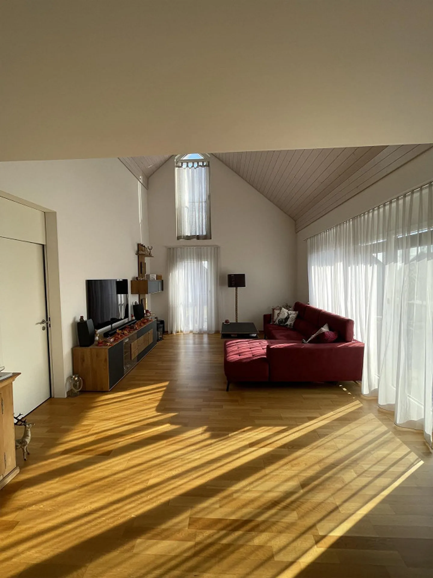 Charmante 3.5 Zimmer-Dachwohnung an ruhiger Lage - Foto 2 von 11