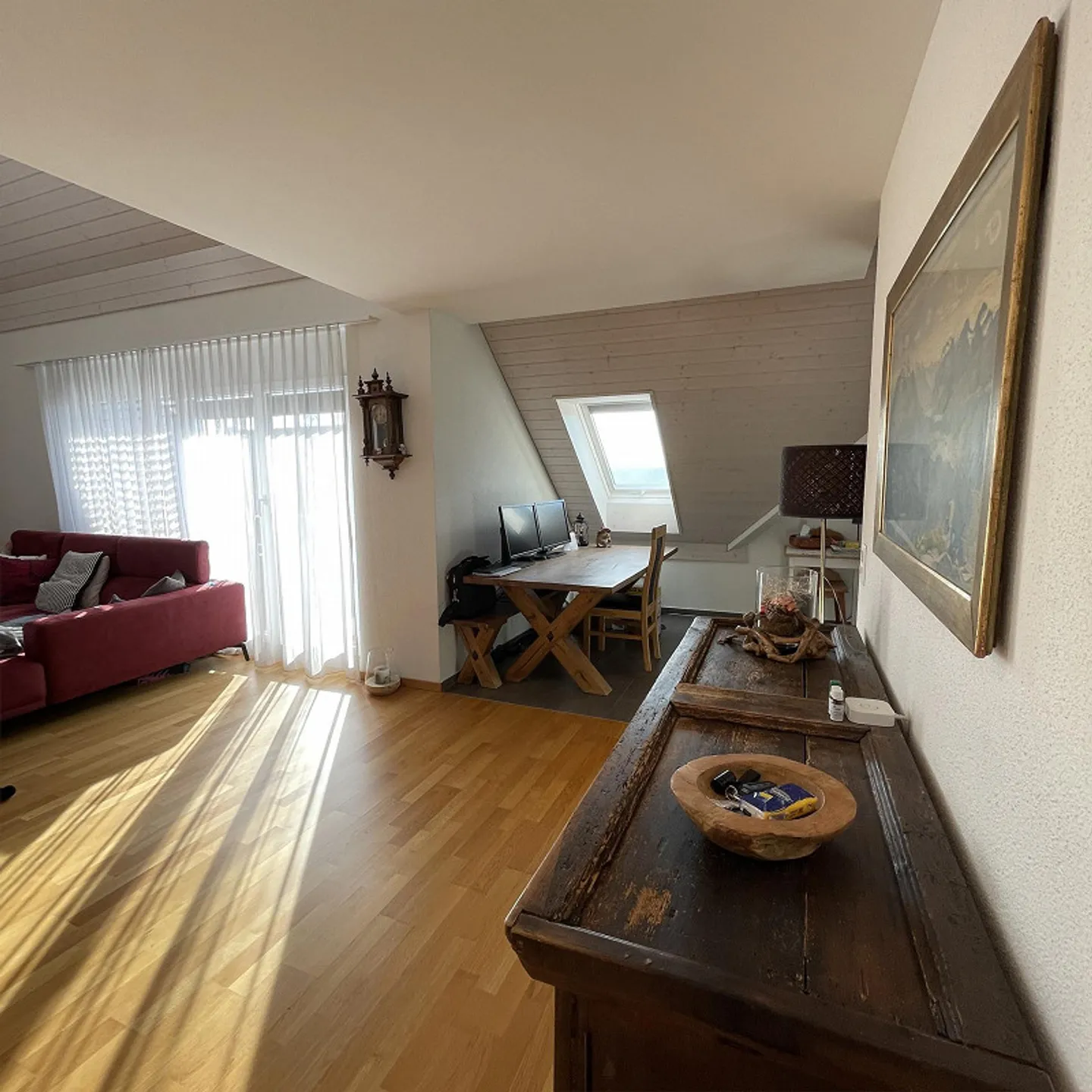 Charmante 3.5 Zimmer-Dachwohnung an ruhiger Lage - Foto 3 von 11