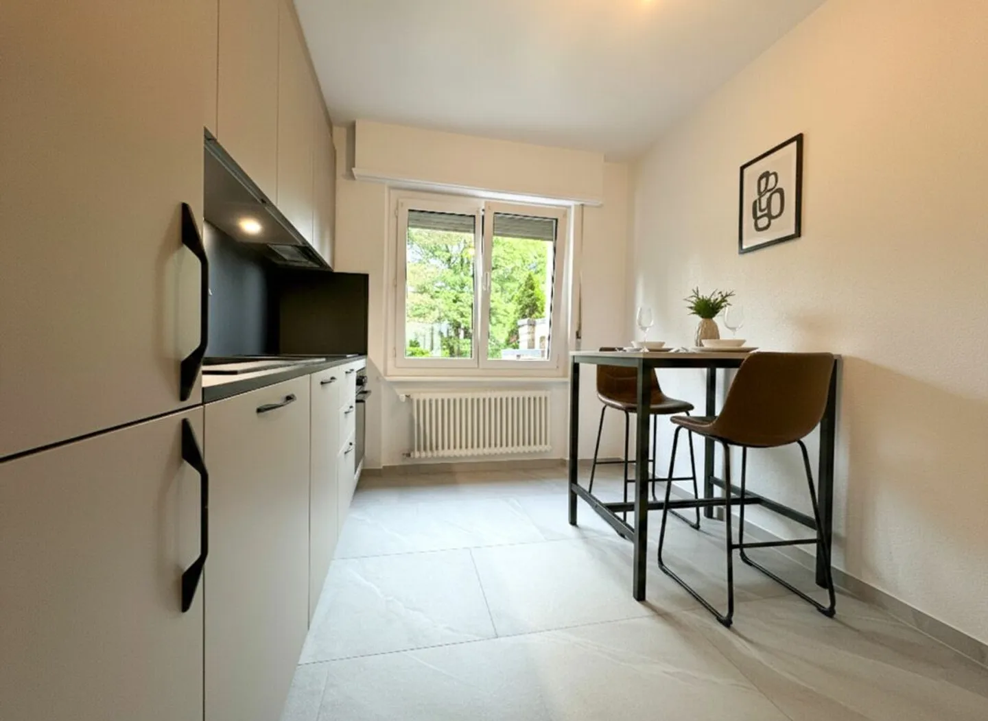 Wohnung mit 4,5 Zimmern, renoviertem Balkon und vermietet - Foto 1 von 18