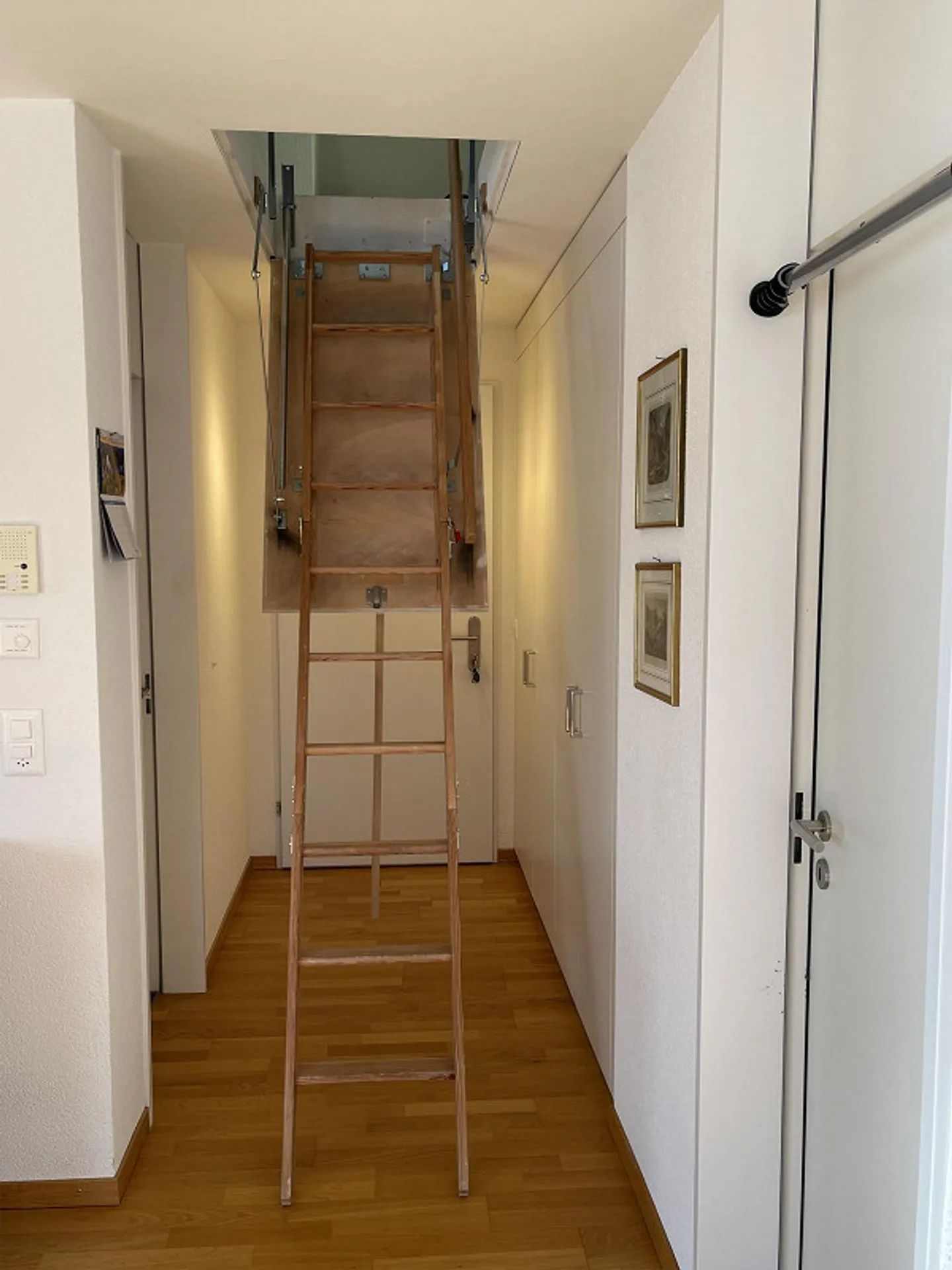 Charmante 3.5 Zimmer-Dachwohnung an ruhiger Lage - Foto 9 von 11