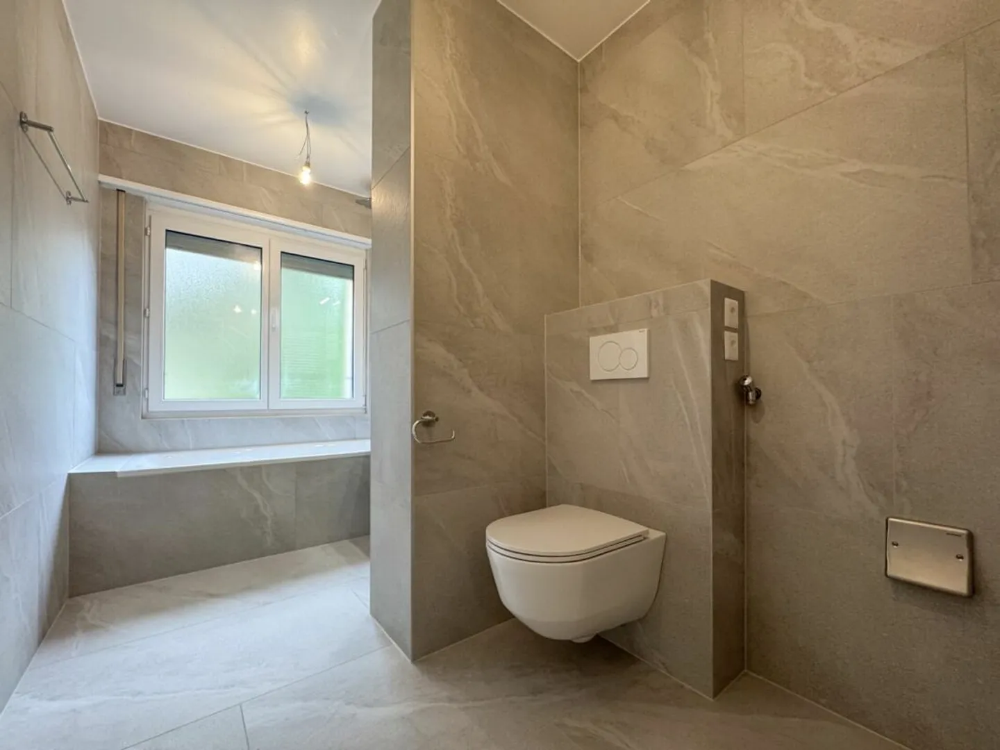 Wohnung mit 4,5 Zimmern, renoviertem Balkon und vermietet - Foto 13 von 18