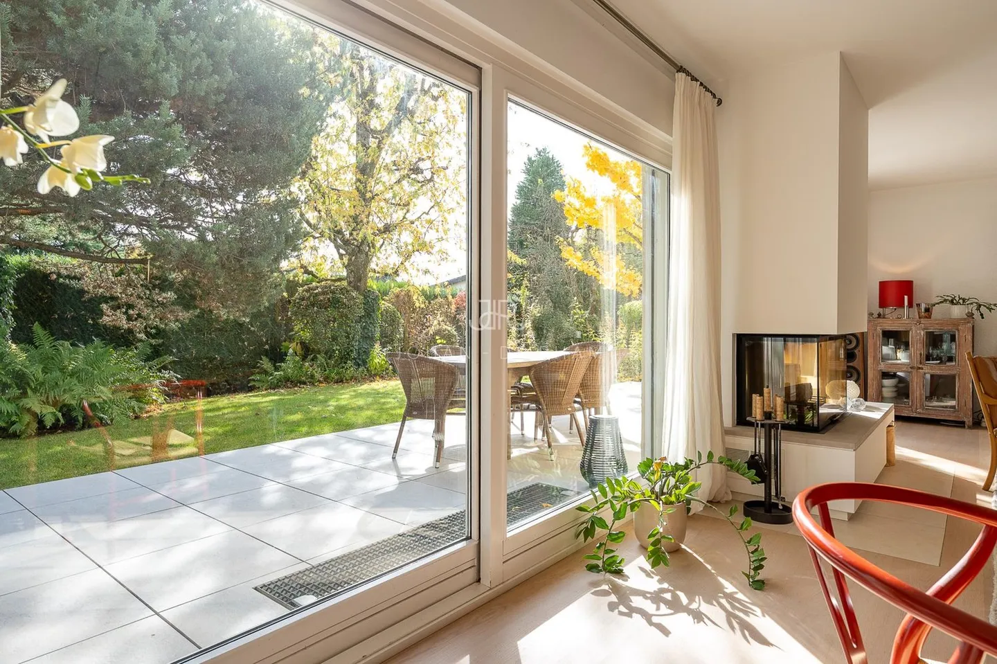 Magnificent Single-Family Home in a Gated Community - Photo 8 of 13