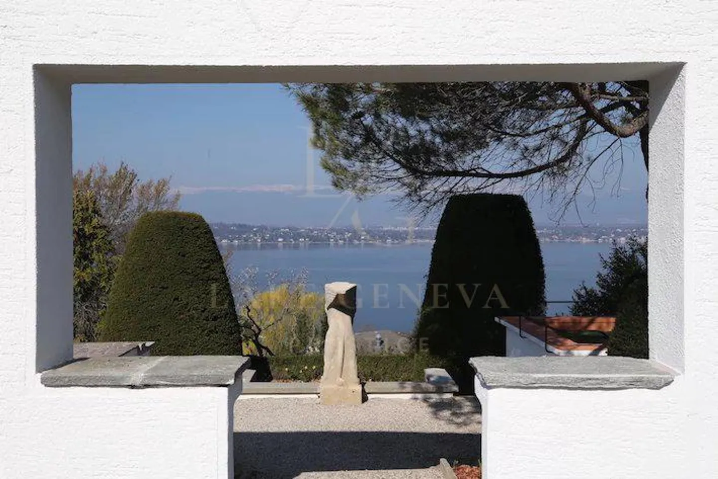 Hervorragende atypische Villa mit Blick auf den See - Foto 2 von 10