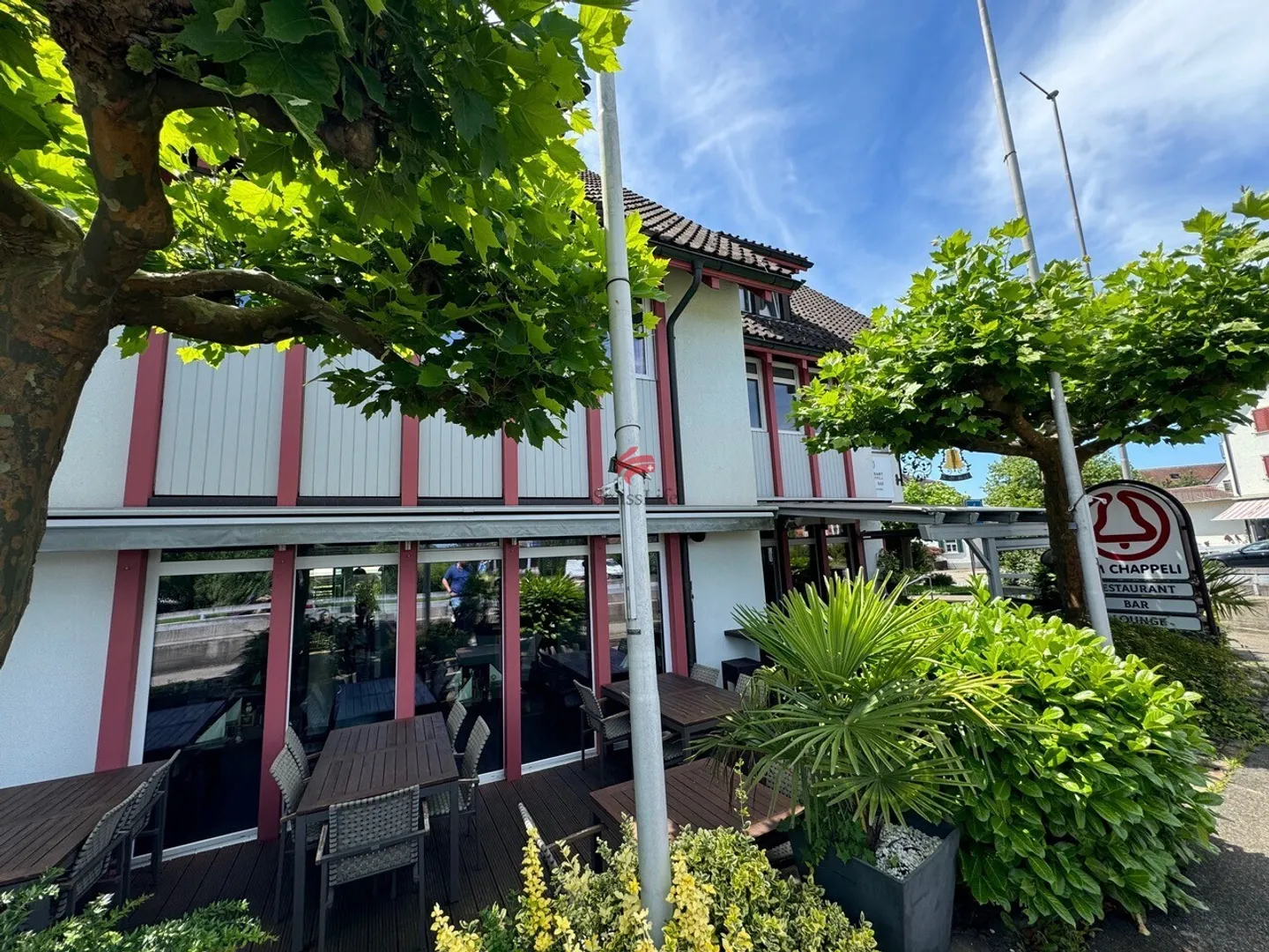 Opportunité unique - Restaurant & Appartement - Photo 3 sur 13