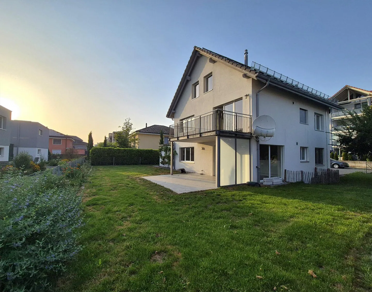 Maison bifamiliale avec confort moderne dans un emplacement calme à Weinfelden - Photo 1 sur 11