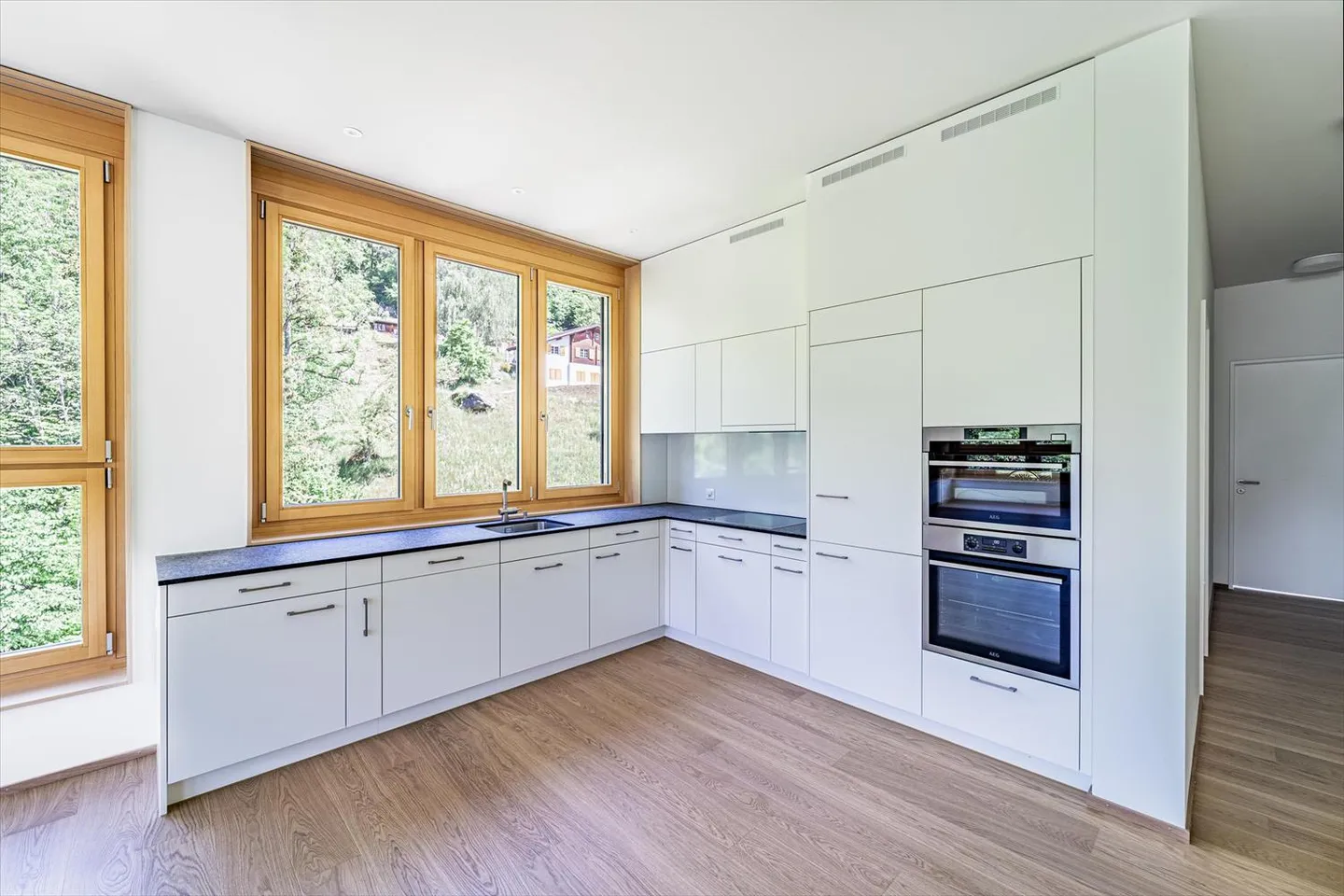 Living in a beautiful central location - Photo 3 of 6