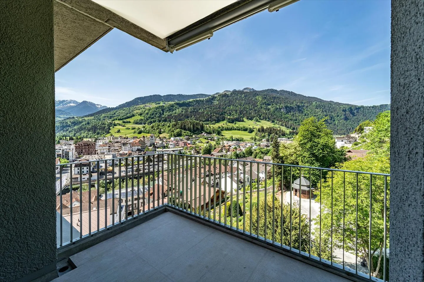 Living in a beautiful central location - Photo 6 of 6