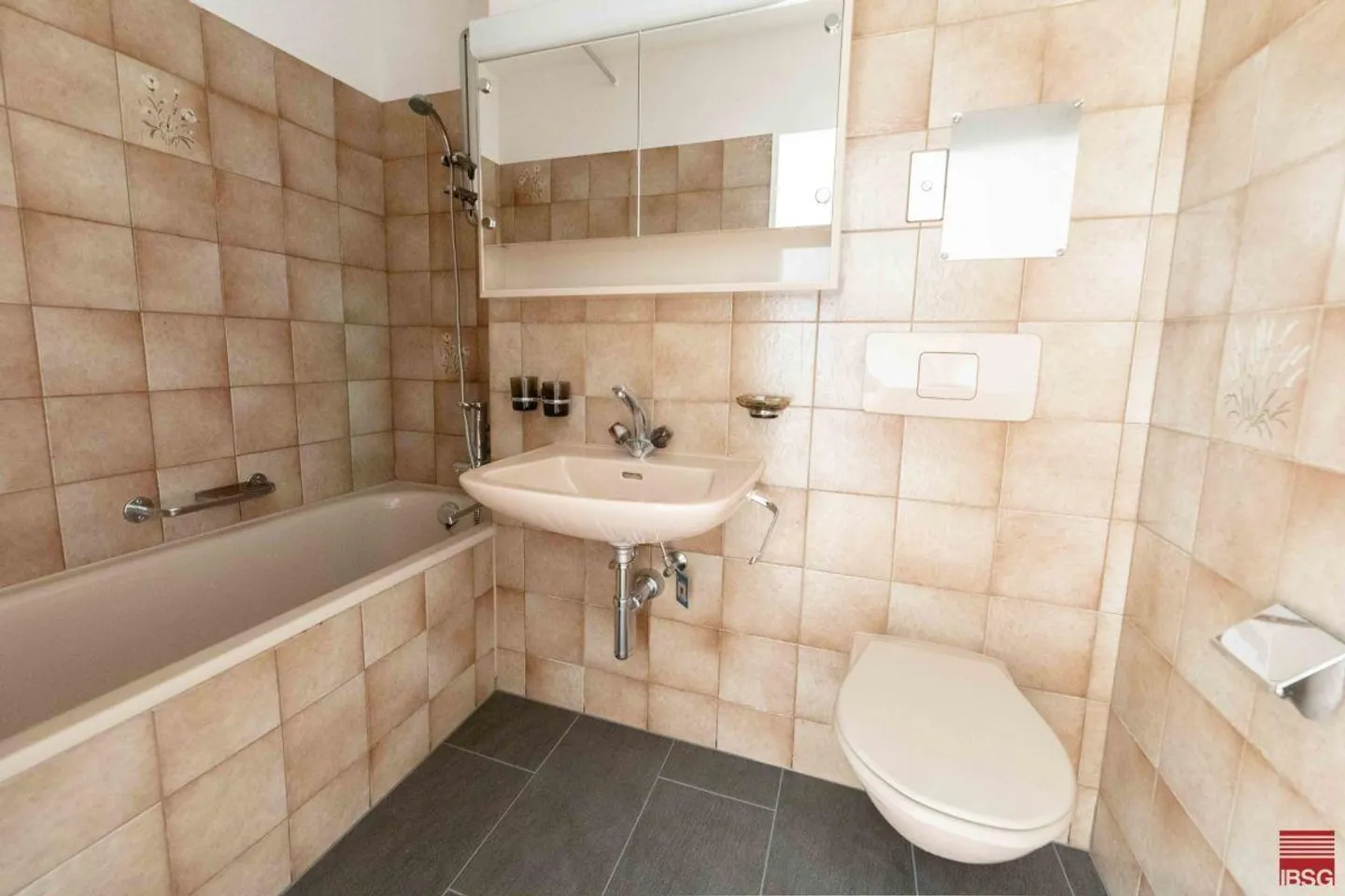 Bella appartamento singolo con grande balcone - Foto 2 di 9