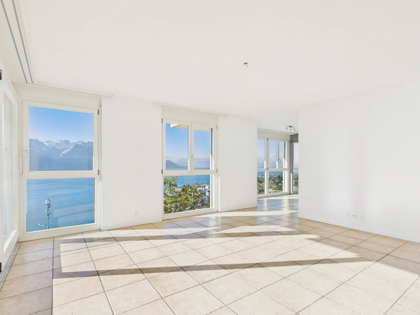 Außergewöhnliche Wohnung mit Panoramablick auf den Genfersee in Montreux (Chernex) - Foto 4 von 13