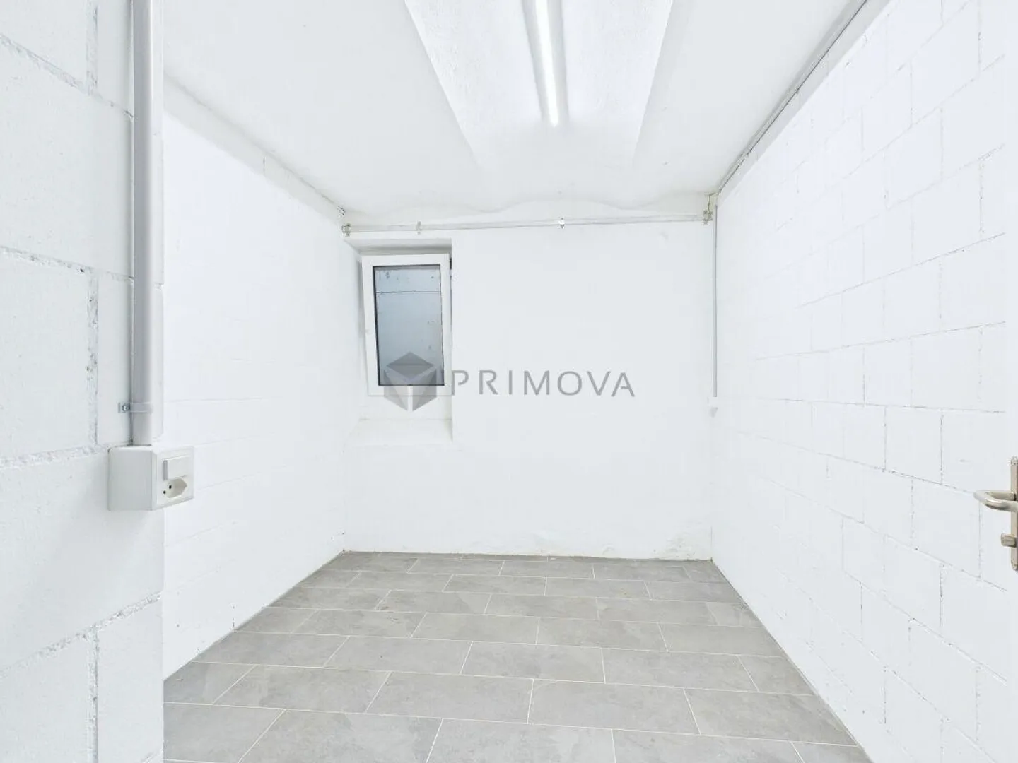 Gioiello abitativo moderno nel cuore di Basilea, appartamento di 3.5 locali completamente ristrutturato direttamente sul Reno - Foto 9 di 11