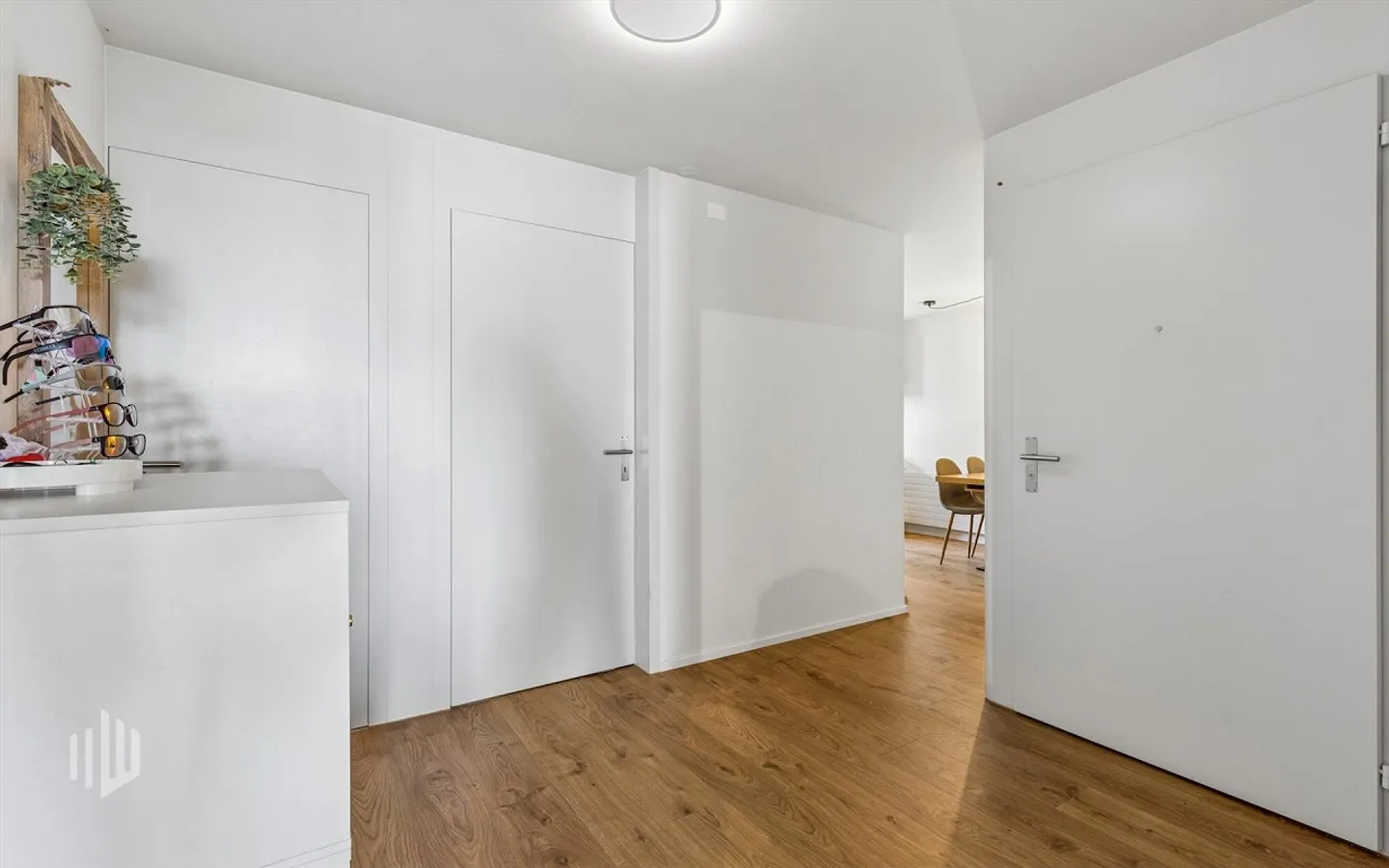 ImmoWyss - Appartamento moderno di 3,5 locali con balcone e vista panoramica. - Foto 3 di 21