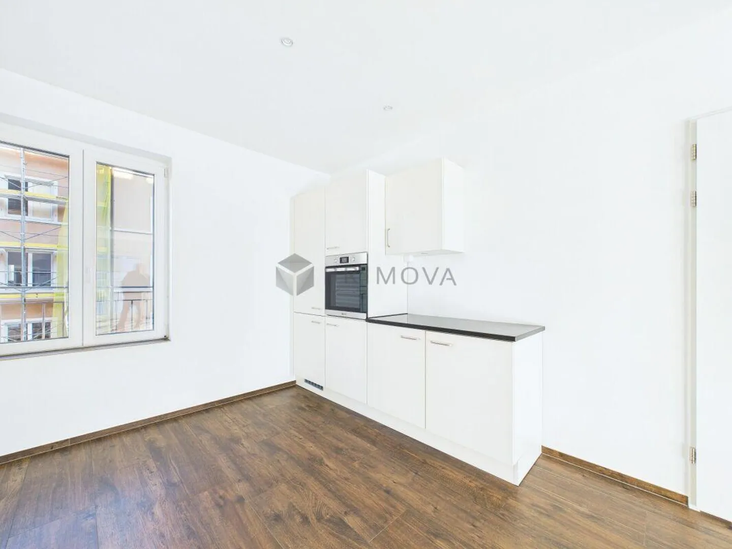 Gioiello abitativo moderno nel cuore di Basilea, appartamento di 3.5 locali completamente ristrutturato direttamente sul Reno - Foto 3 di 11