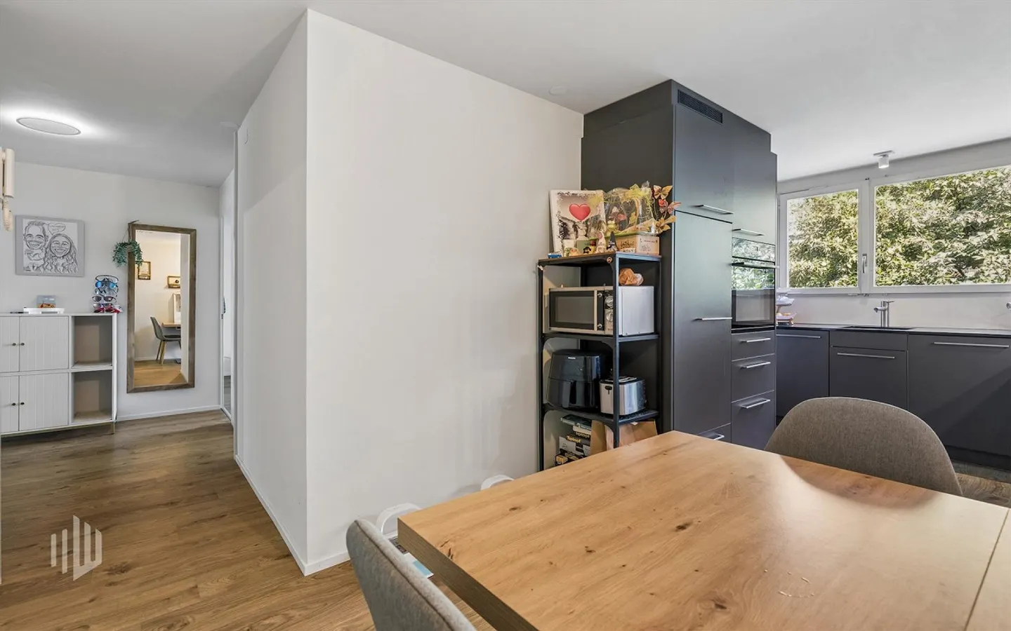 ImmoWyss - Appartamento moderno di 3,5 locali con balcone e vista panoramica. - Foto 4 di 21