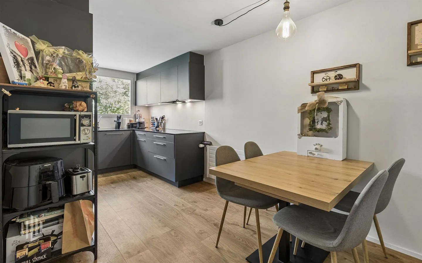 ImmoWyss - Appartamento moderno di 3,5 locali con balcone e vista panoramica. - Foto 5 di 21