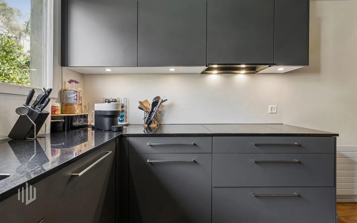 ImmoWyss - Appartamento moderno di 3,5 locali con balcone e vista panoramica. - Foto 6 di 21