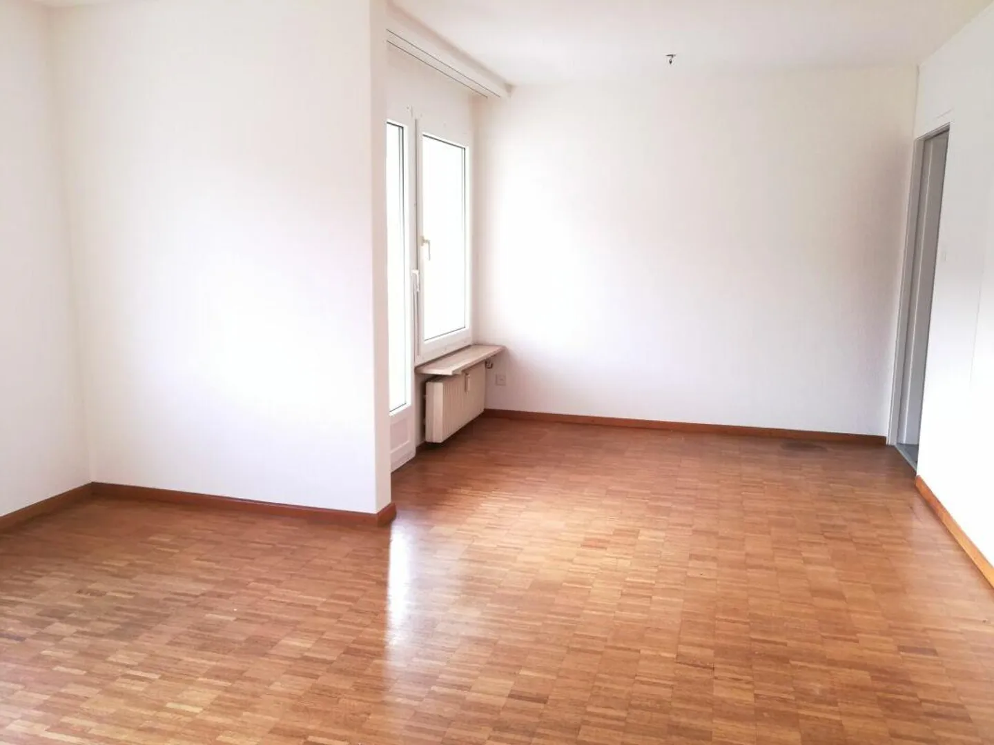 Large Single Apartment with Balcony - Bright and Practical with Balcony - Photo 7 of 9