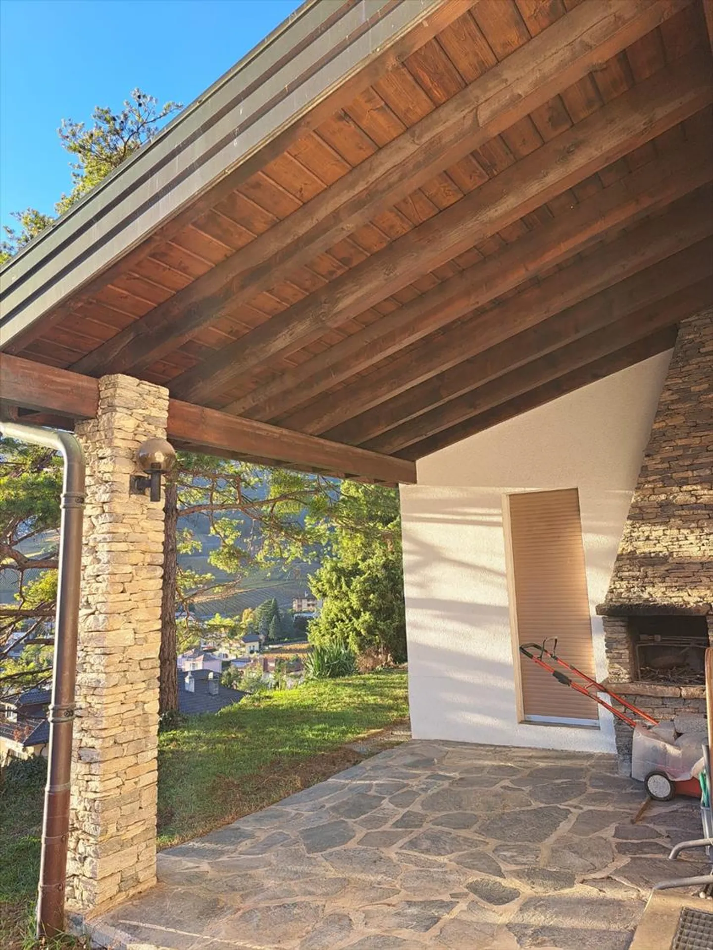 Villa - Photo 4 of 5