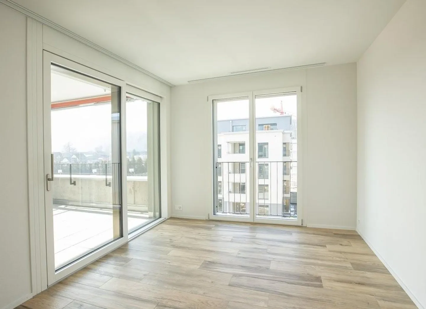 Spacious, bright apartment with balcony and private laundry room - Photo 6 of 12