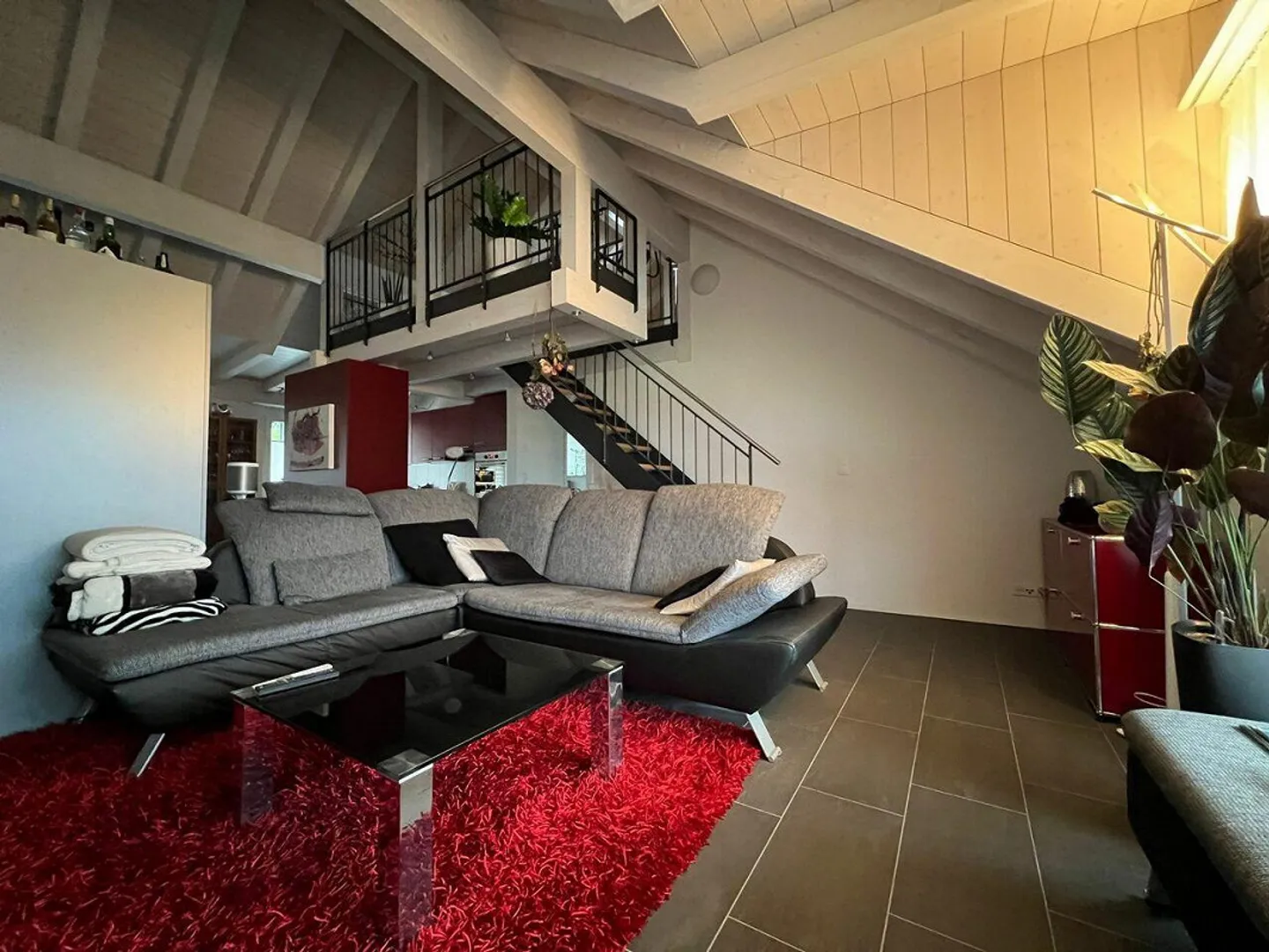 Appartement sous les combles de 4,5 pièces avec une vue magnifique - Photo 3 sur 12