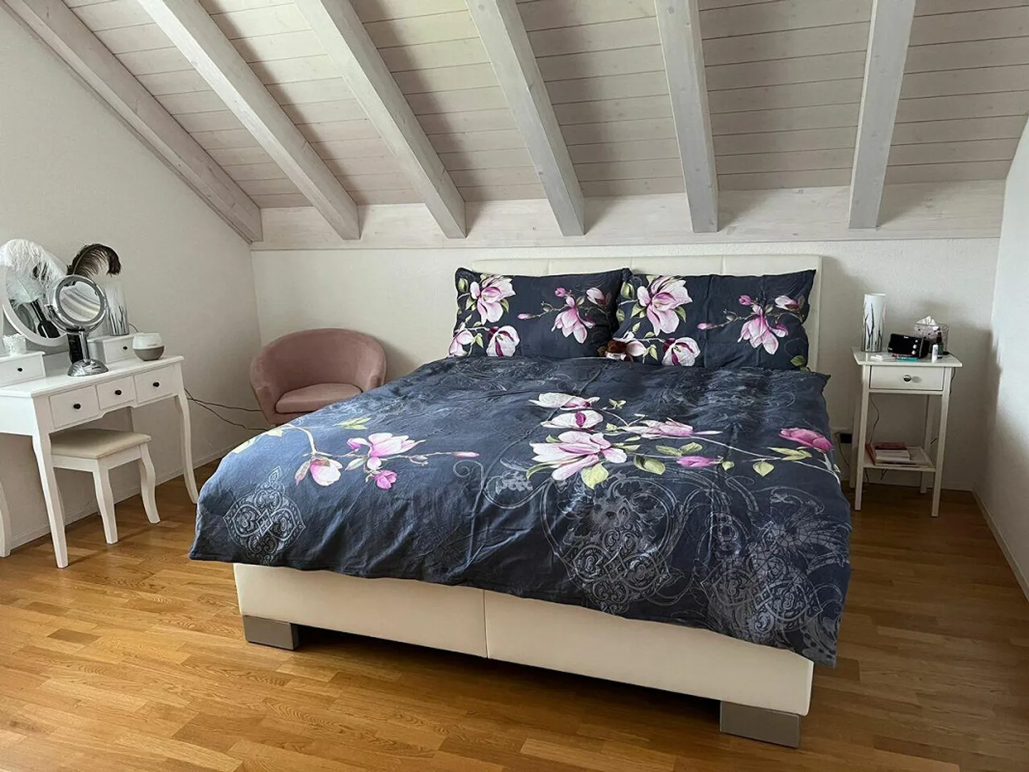 Appartement sous les combles de 4,5 pièces avec une vue magnifique - Photo 5 sur 12