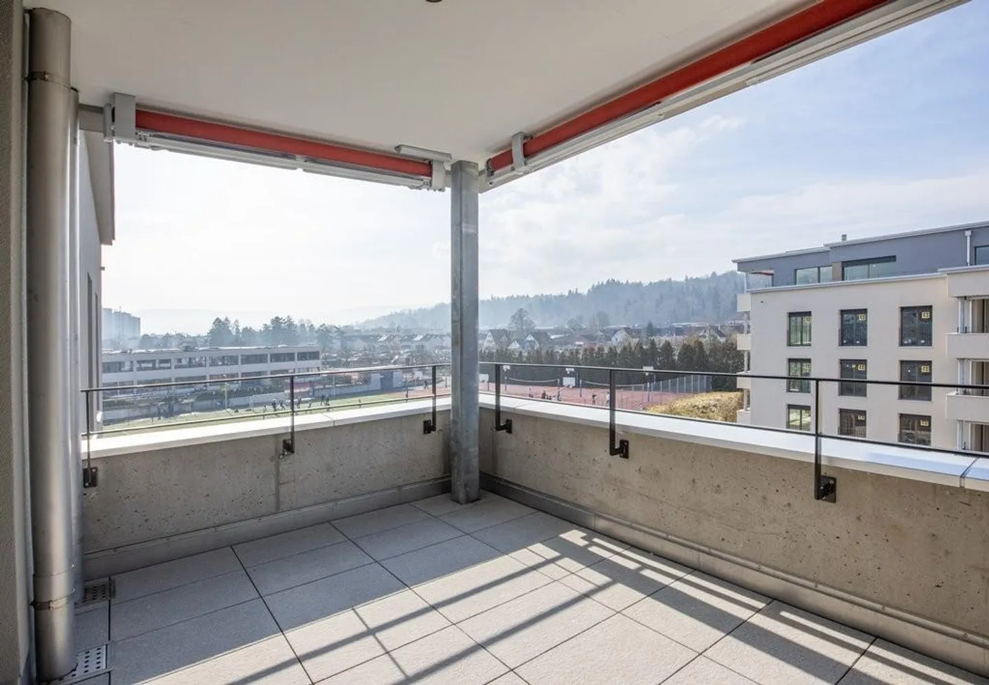 Spacious, bright apartment with balcony and private laundry room - Photo 10 of 12