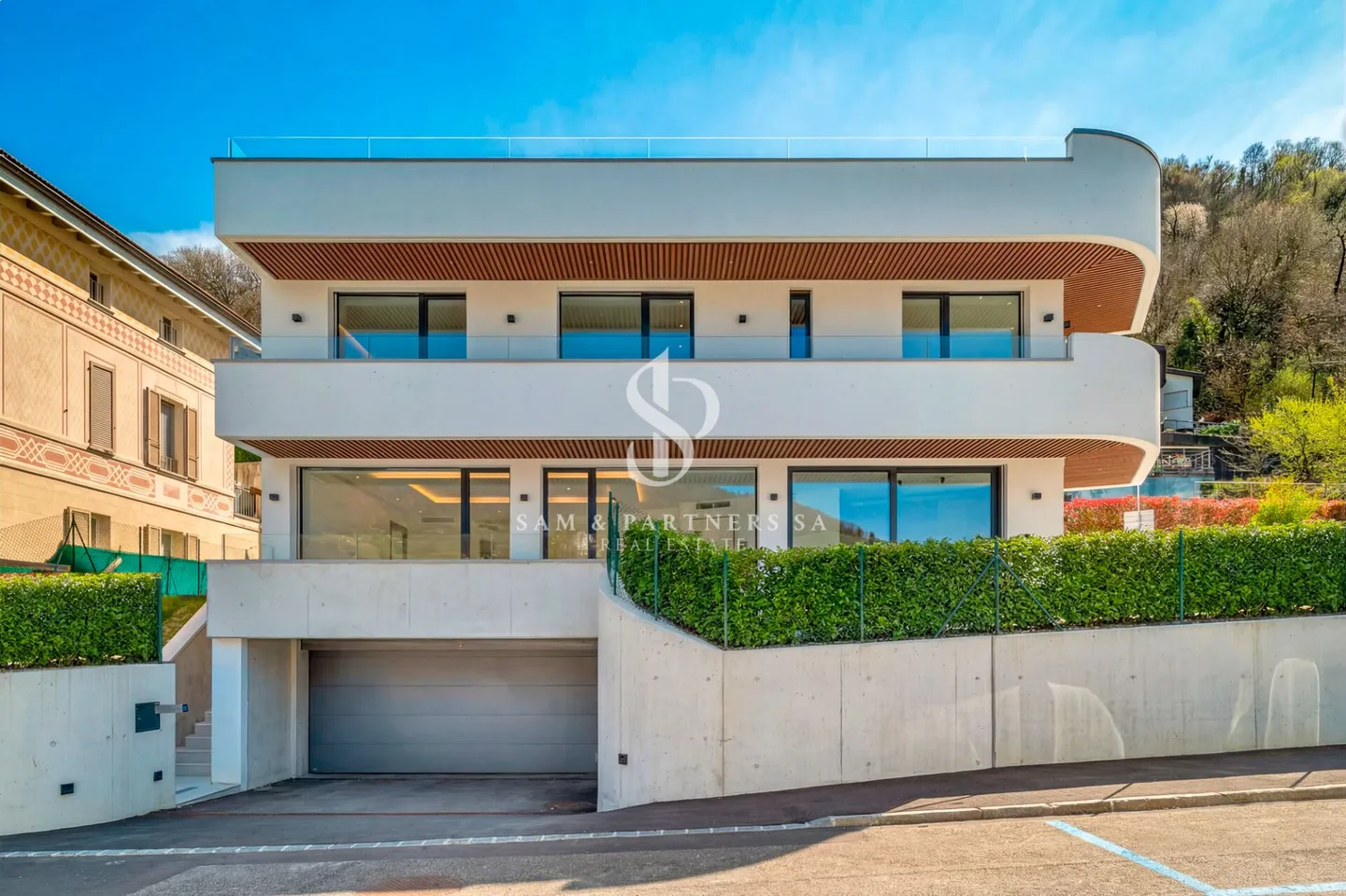 Neue Villa mit Seeblick - Foto 1 von 17