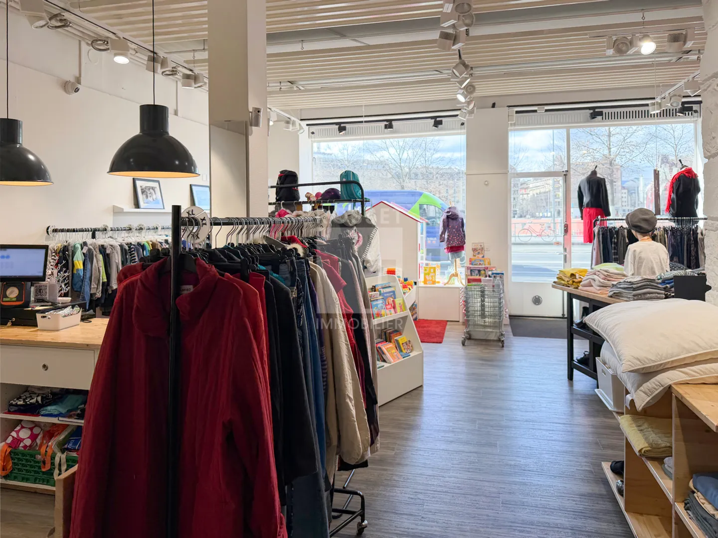 Arcade - Photo 3 of 6