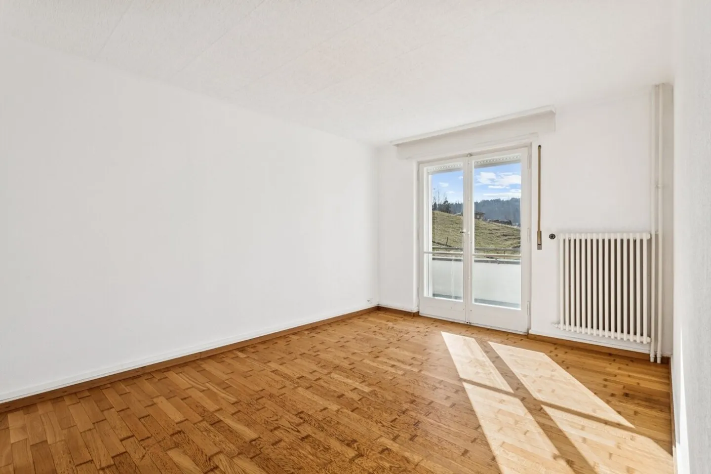 Renovated - balcony - good location - Photo 2 of 10