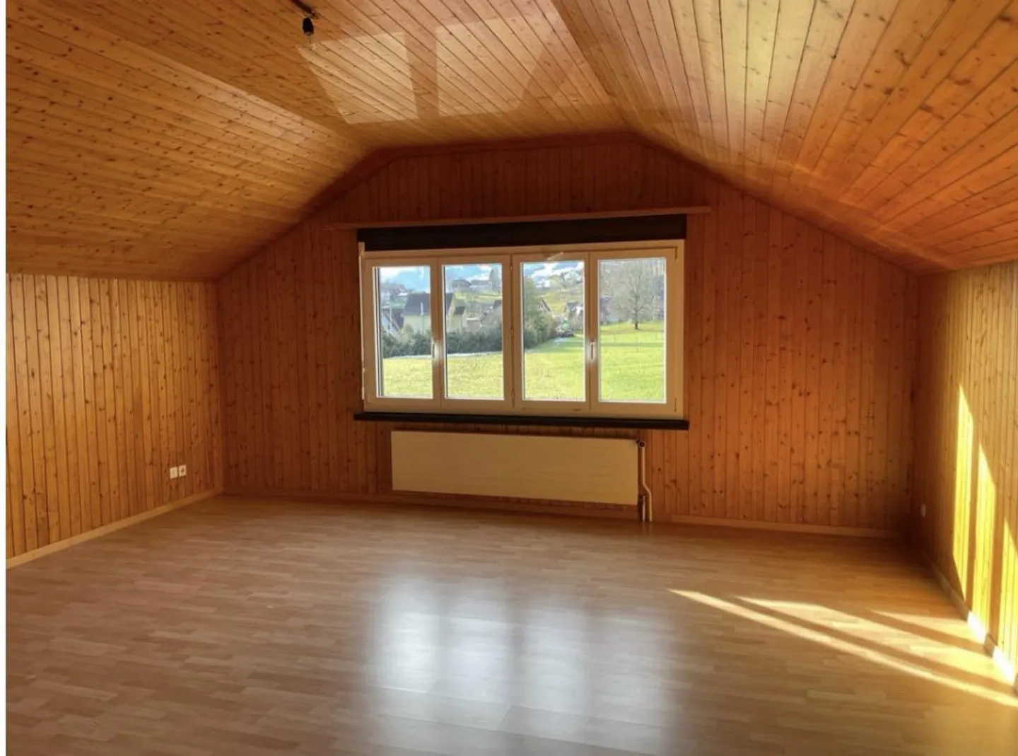 Appartamento mansardato conveniente - Foto 1 di 7