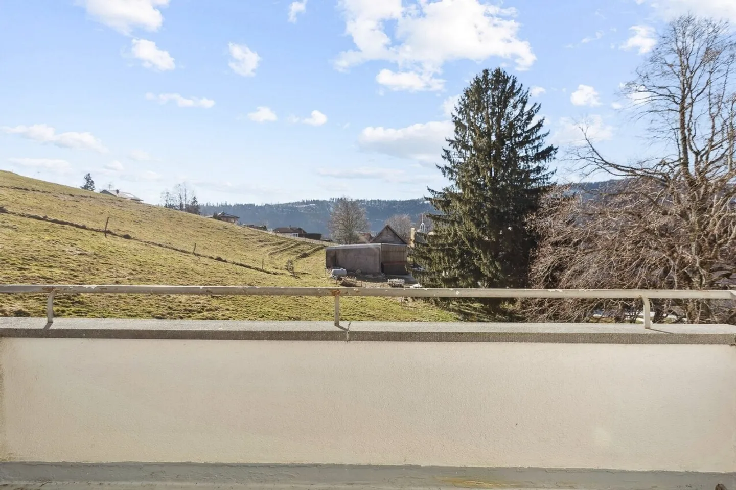 Renovated - balcony - good location - Photo 3 of 10