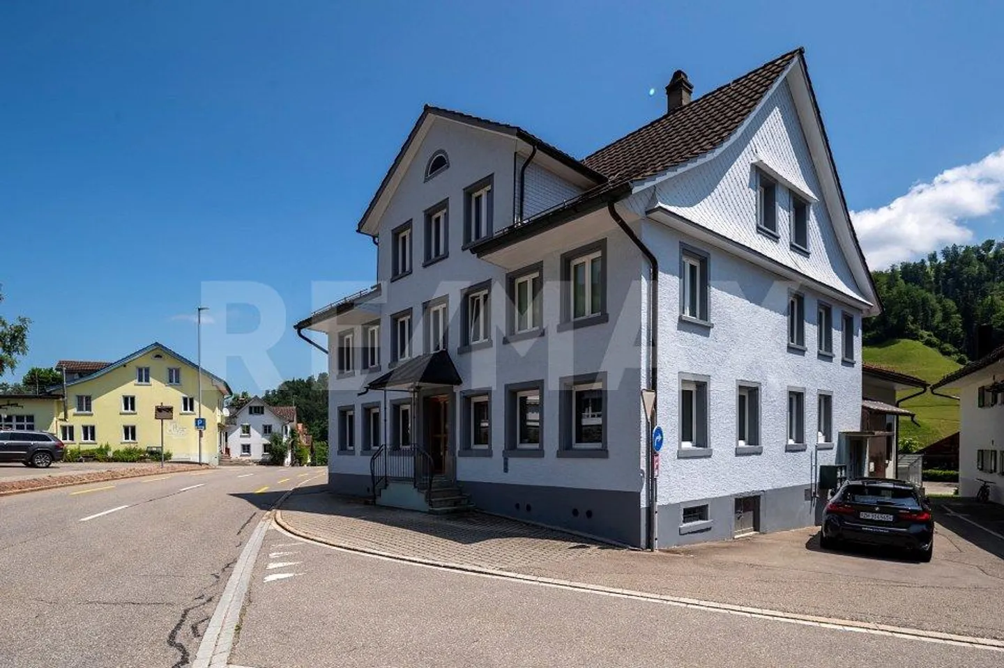 Residential building - Photo 1 of 13