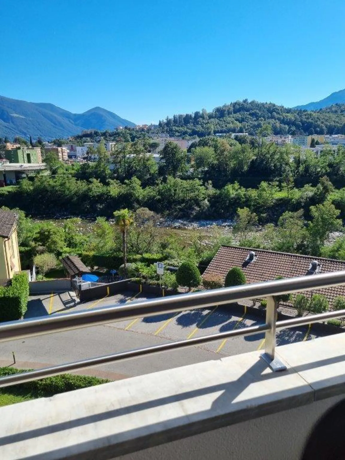 3.5 Room Apartment on the Top Floor Quiet, Sunny Location with a View - Photo 12 of 14