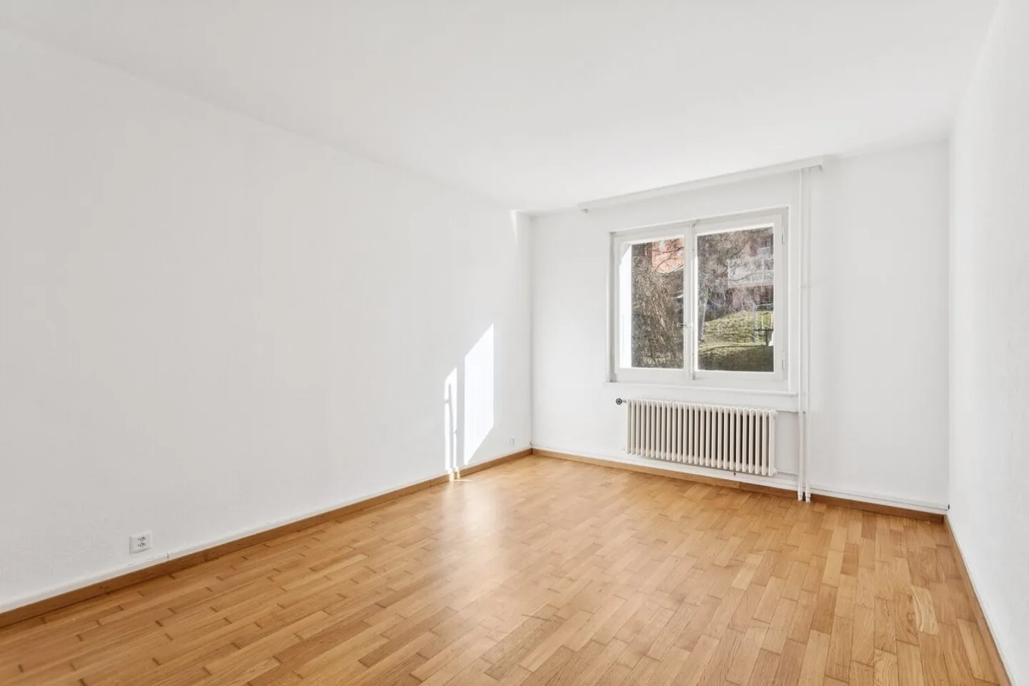 Renovated - balcony - good location - Photo 5 of 10